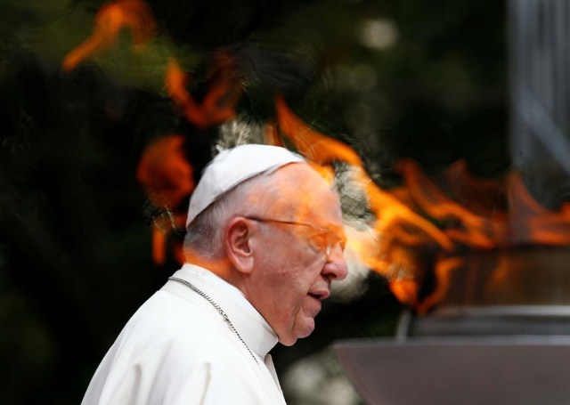 Pope Francis addresses the audience at Narino presidential palace in Bogota, Colombia September 7, 2017. REUTERS/Stefano Rellandini