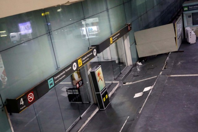 A view of damages on the floor in an entrance of the Benito Juarez international airport after an earthquake hit Mexico City, Mexico, September 8, 2017. REUTERS/Edgard Garrido