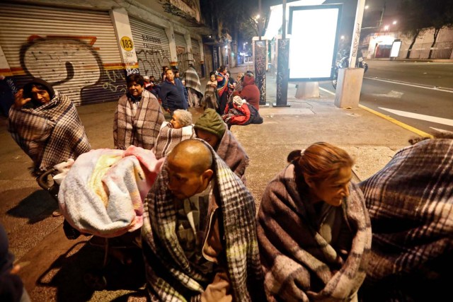 People gather on a street after an earthquake hit Mexico City, Mexico, September 8, 2017. REUTERS/Edgard Garrido