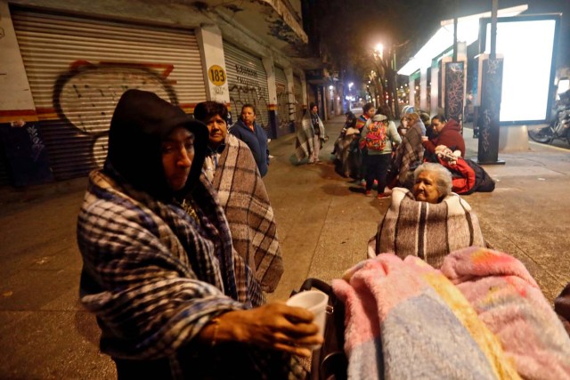 People gather on a street after an earthquake hit Mexico City, Mexico, September 8, 2017. REUTERS/Edgard Garrido