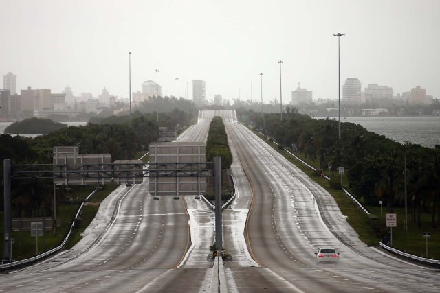 A car drives along an empty highway in Miami before the arrival of Hurricane Irma to south Florida, September 9, 2017. REUTERS/Carlos Barria
