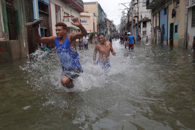 Men run through a flooded street, after the passing of Hurricane Irma, in Havana, Cuba September 10, 2017. REUTERS/Stringer NO SALES. NO ARCHIVES