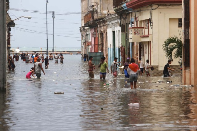 People wade through a flooded street, after the passing of Hurricane Irma, in Havana, Cuba September 10, 2017. REUTERS/Stringer NO SALES. NO ARCHIVES