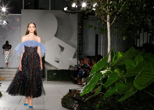 Colección Primavera-Verano 2018 de Carolina Herrera, presentada en la Semana de la Moda de Nueva York.  REUTERS/Eduardo Munoz