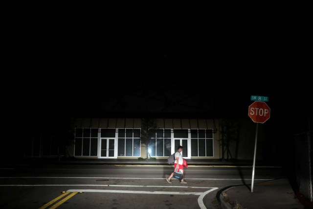 A man walks back home in the darkness as many areas of Miami still without electricity after Hurricane Irma strikes Florida, in Little Havana, Miami, Florida, September 11, 2017. REUTERS/Carlos Barria TPX IMAGES OF THE DAY