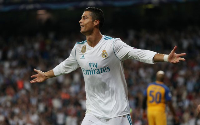 El portugués Cristiano Ronaldo celebra tras marcar si primer gol contra el APOEL. REUTERS/Sergio Perez