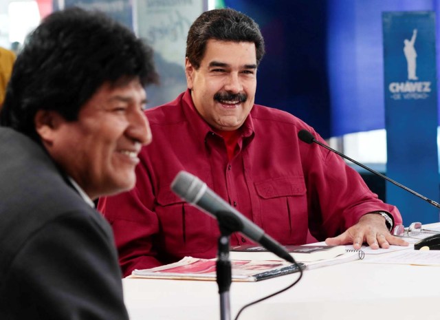 Venezuela's President Nicolas Maduro (R) speaks during his weekly broadcast "Los Domingos con Maduro" (The Sundays with Maduro), next to Bolivia's President Evo Morales, in Caracas, Venezuela September 17, 2017. Miraflores Palace/Handout via REUTERS ATTENTION EDITORS - THIS PICTURE WAS PROVIDED BY A THIRD PARTY.