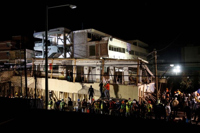 Rescue workers search through rubble in a floodlit search for students at Enrique Rebsamen school in Mexico City, Mexico September 19, 2017. Picture taken on September 19, 2017. REUTERS/Carlos Jasso