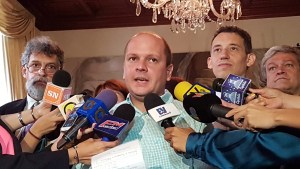 Diputado Ángel Medina exige al gobierno explicar la escasez de gasolina
