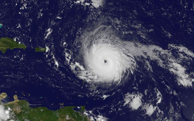 PSC01. ESPACIO EXTERIOR, 05/09/2017.- Fotografía cedida por la NASA, del huracán Irma capturado por el satélite GOES Est de la Administración Nacional Oceánica y Atmosférica (NOAA), a su paso hoy, martes 5 de septiembre de 2017, por el Océano Atlantico rumbo a las antillas menores del Caribe. Según el Centro Nacional de Huracanes (NHC), se prevé que Irma seguirá siendo un poderoso huracán de categoría 4 o 5 durante los próximos días, con advertencias en Antigua, Barbuda, Anguila, Montserrat, San Kitts, Nevis y Saba San Eustaquio, Saint Martin, San Bartolomé, Islas Vírgenes Británicas, Islas Vírgenes de los Estados Unidos, Puerto Rico, Vieques y Culebra, desde Cabo Engano hasta la frontera norte con Haití. EFE/NASA/NOAA GOES Project/SOLO USO EDITORIAL/NO VENTAS