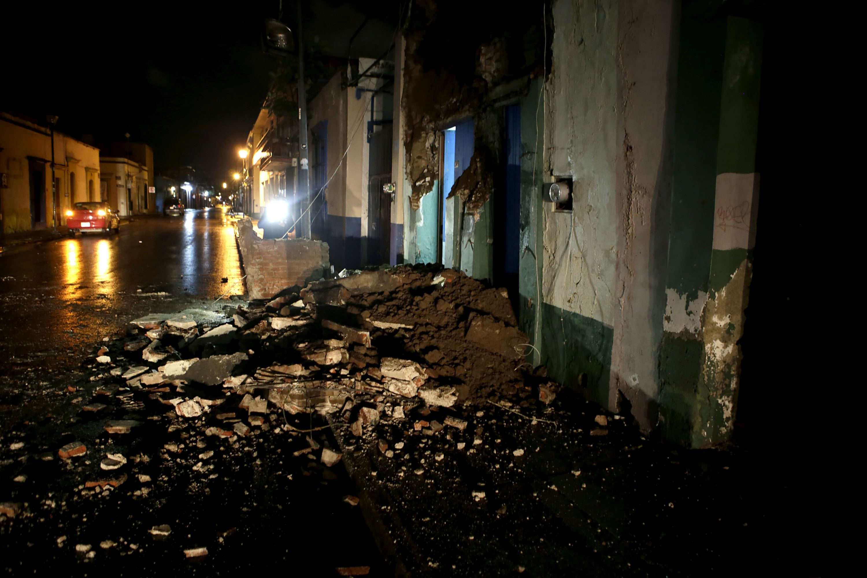 Peña Nieto baja magnitud de terremoto a 8,2 y declara emergencia en Chiapas