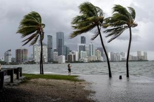 El huracán Irma deja atrás una “crisis humanitaria” en los Cayos de Florida