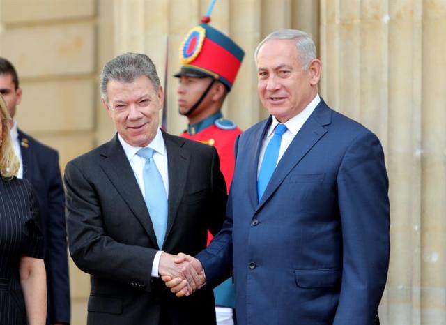 El presidente colombiano Juan Manuel Santos, junto a su homólogo de Israel, Benjamín Netanyahu (Foto: EFE)
