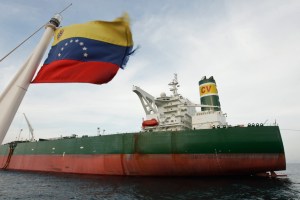 Buques petroleros, con aditivos para gasolina, se alejan de Venezuela por falta de pago y paso de huracanes