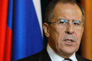 Lavrov aborda con ministros de Armenia y Azerbaiyán alto el fuego en Karabaj