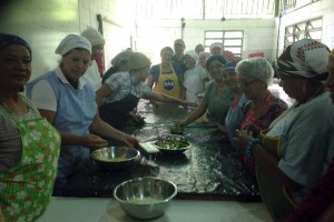 Alcaldía Metropolitana se reinventa con abuelitos en el arte culinario