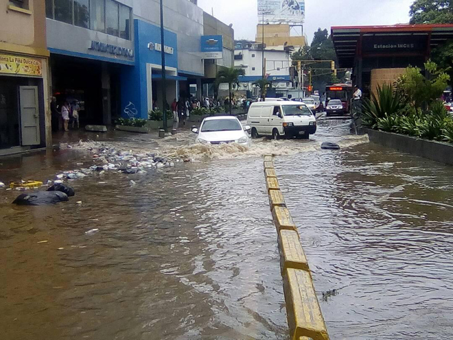 Varias partes de Caracas inundadas tras el palo de agua de este #4Sep (fotos)