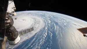 Captan un “espeluznante rostro” dentro del huracán Irma (Foto y Video)