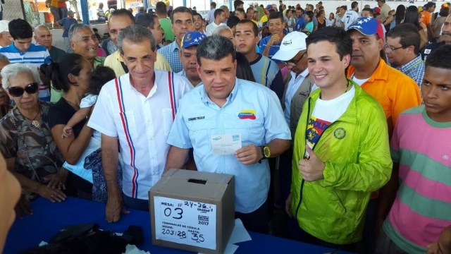 Pre candidato a la Gobernación de Yaracuy  Luis Parra ejerció su derecho al voto./ Foto Prensa 