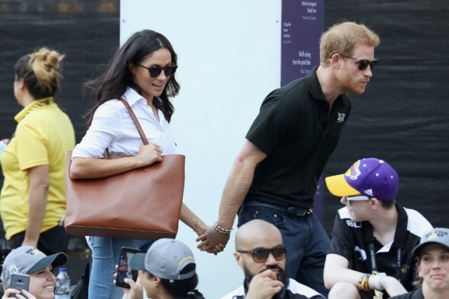 TORONTO, ON - SEPTEMBER 25: Prince Harry (R) and Meghan Markle (L) attend a Wheelchair Tennis match during the Invictus Games 2017 at Nathan Philips Square on September 25, 2017 in Toronto, Canada   Chris Jackson/Getty Images for the Invictus Games Foundation /AFP