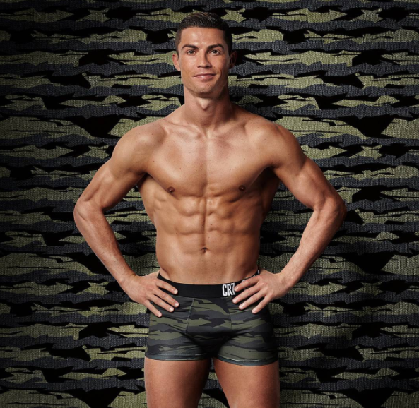 El portugués Cristiano Ronaldo posa con su nueva línea de ropa interior (Foto: @cr7underwear)