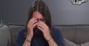 ¿Lo perdimos?… Dave Grohl (Foo Fighters) compuso sin querer a ritmo de reggaeton y se lamenta (VIDEOS)