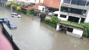 Jesús Armas: Vecinos de Caracas navegaron por las calles ante la inundación