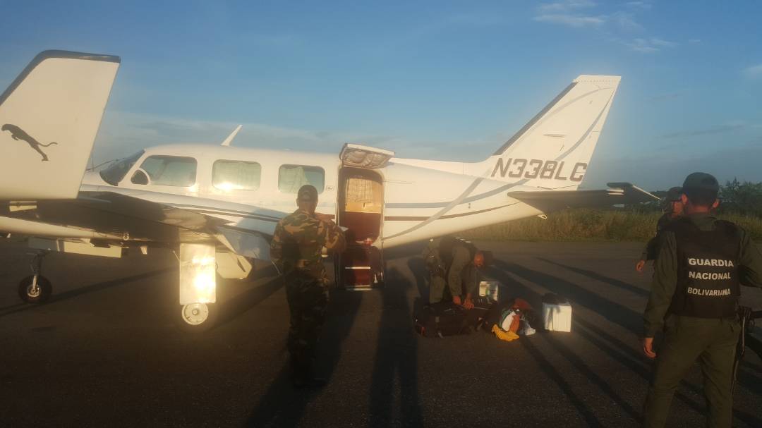 Obligan a aterrizar a una aeronave y detienen a tres extranjeros y a un venezolano en aeropuerto zuliano