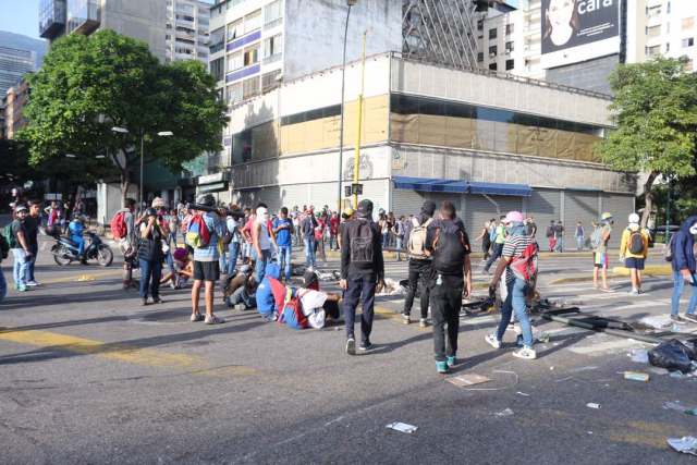 Jóvenes de la resistencia manifestaron en Chacao (Foto: Wil Jiménez / LaPatilla)