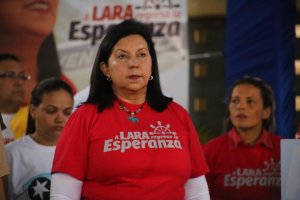 Una apretadita Carmen Meléndez aplaude que el pueblo aguante hambre (video)