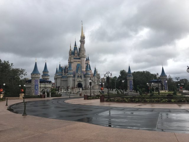 La infraestructura de los parques de Disney no sufrió daños mayores (Foto Twitter)