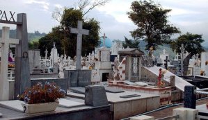 Venezolanos duermen en los cementerios por falta de hoteles en Táchira