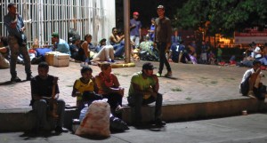 Una cancha en Cúcuta sirve de hotel a los venezolanos (video)