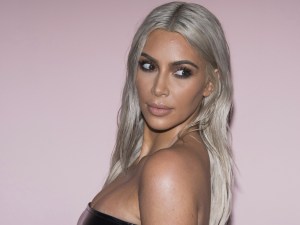 Kim Kardashian estrena un nuevo look… ¿o será una peluca?