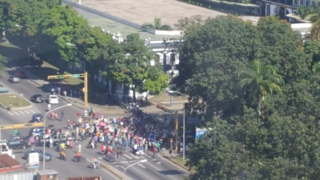 Protesta en avenida Bolívar de Maracay, estado Aragua // Foto @Tracataflacata