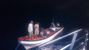 Protección Civil rescata a tres pescadores en el Muelle de la Zorra, estado Vargas