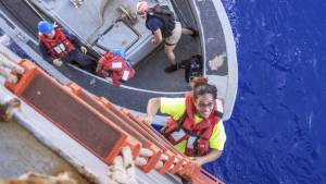 Dos mujeres y sus perros, rescatadas tras cinco meses con un velero a la deriva en el Pacífico