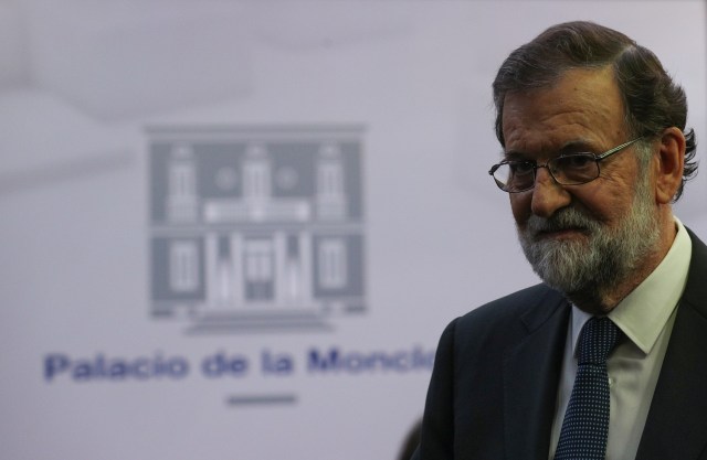 El presidente del Gobierno de España, Mariano Rajoy, a su salida de una rueda de prensa en Madrid, oct 1, 2017. REUTERS/Sergio Perez