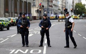 Atacan a cuchillo a dos policías en pleno centro de Londres