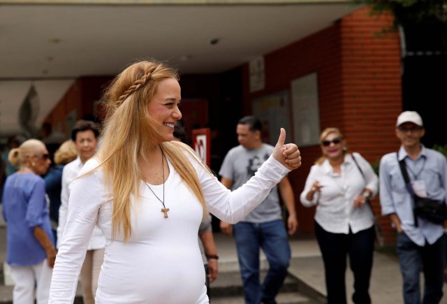 Lilian Tintori, wife of opposition leader Leopoldo Lopez, gestures after casting her vote during a nationwide election for new governors in Caracas, Venezuela, October 15, 2017. REUTERS/Carlos Garcia Rawlins
