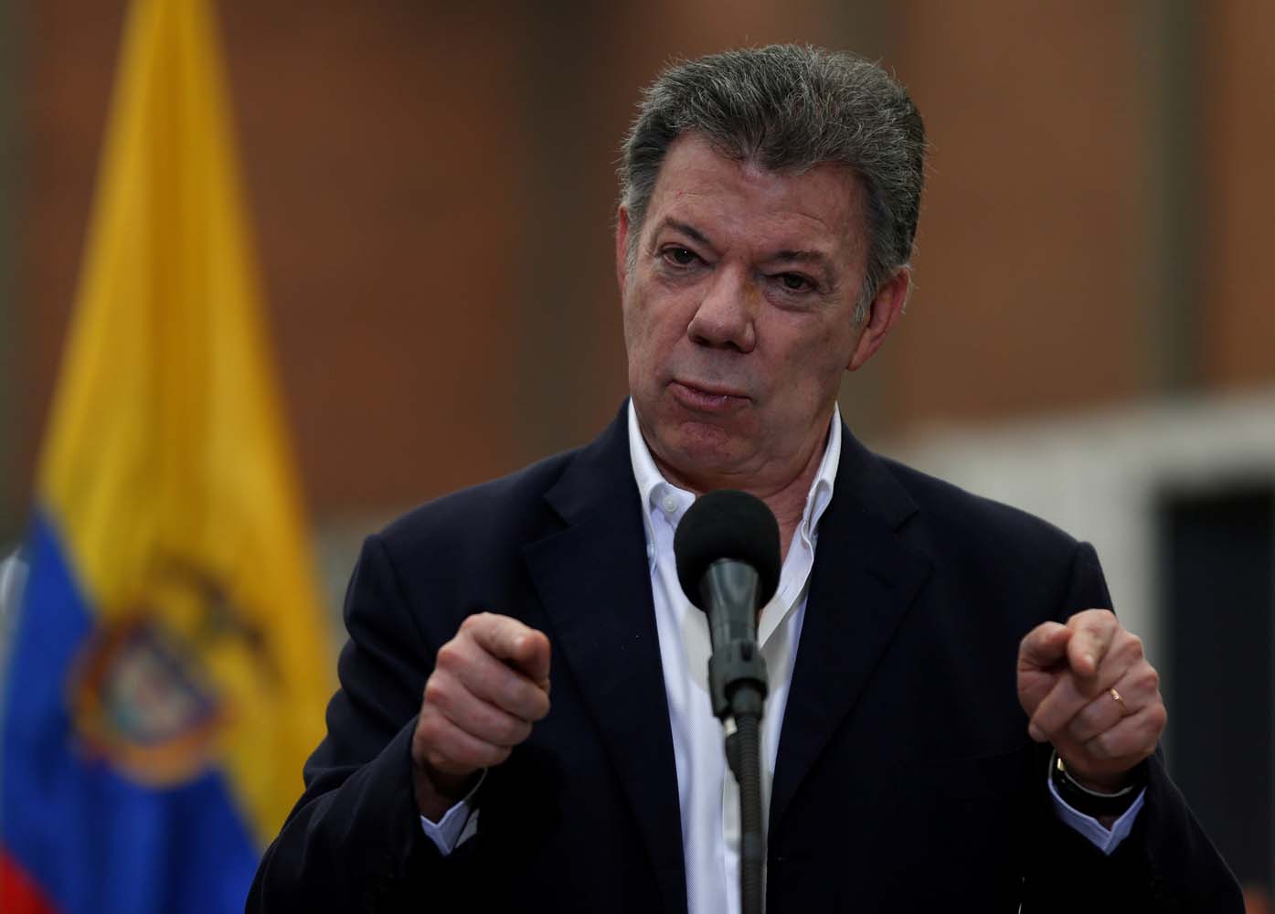 Santos pide a colombianos que las elecciones del domingo sean sin violencia