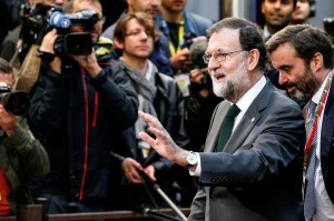Gobierno y socialistas pactan elecciones regionales en Cataluña en enero
