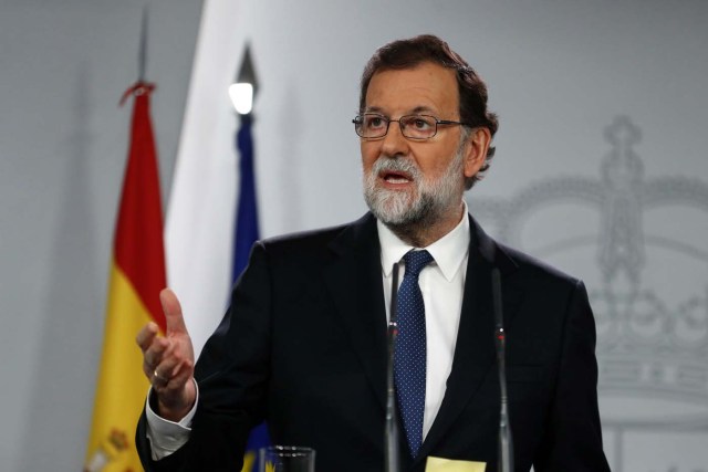 REFILE - CORRECTING BYLINE Spain's Prime Minister Mariano Rajoy speaks during a press conference at the Moncloa Palace in Madrid, Spain, October 21, 2017. REUTERS/Juan Medina
