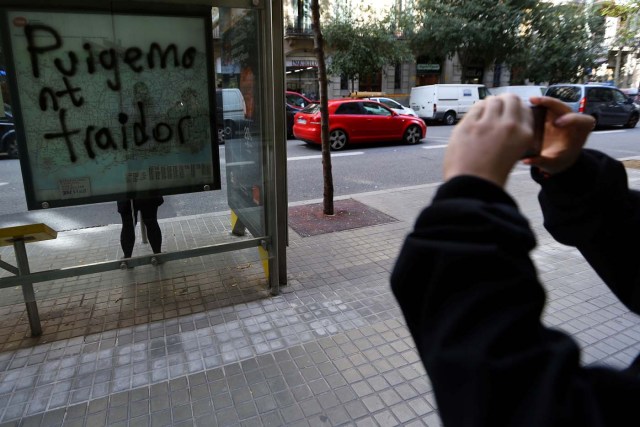A graffiti reading "Puigdemont (Catalan President) traitor" is seen on a Barcelona's map at a bus stop in Barcelona, Spain, October 23, 2017. REUTERS/Ivan Alvarado
