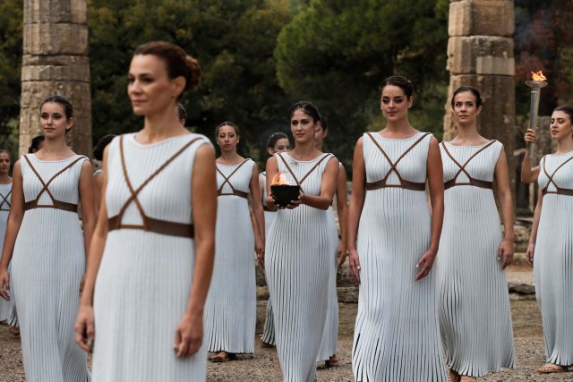 Olympics - Lighting Ceremony of the Olympic Flame Pyeongchang 2018 - Ancient Olympia, Olympia, Greece - October 24, 2017 Actresses with the flame during the Olympic flame lighting ceremony for the Pyeongchang 2018 Winter Olympics REUTERS/Alkis Konstantinidis
