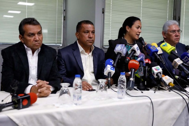 Laidy Gomez (2nd R), elected governor of Tachira state, talks to the media during a news conference, next to elected governor of Merida state Ramon Guevara (L), elected governor of Nueva Esparta state Alfredo Diaz (2nd L) and elected governor of Anzoategui state Antonio Barreto, in Caracas, Venezuela, October 24, 2017. REUTERS/Marco Bello