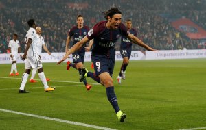 Cavani marca el gol 2.500 del PSG en la liga francesa