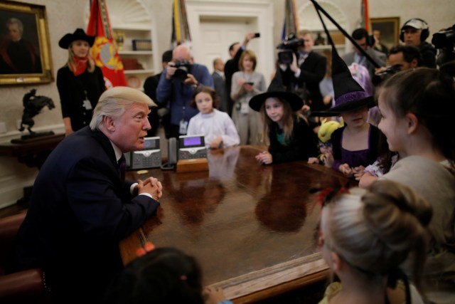U.S. President Donald Trump meets with children of members of press and White House staff as he gives out Halloween treats at the Oval Office of the White House in Washington, U.S., October 27, 2017. REUTERS/Carlos Barria