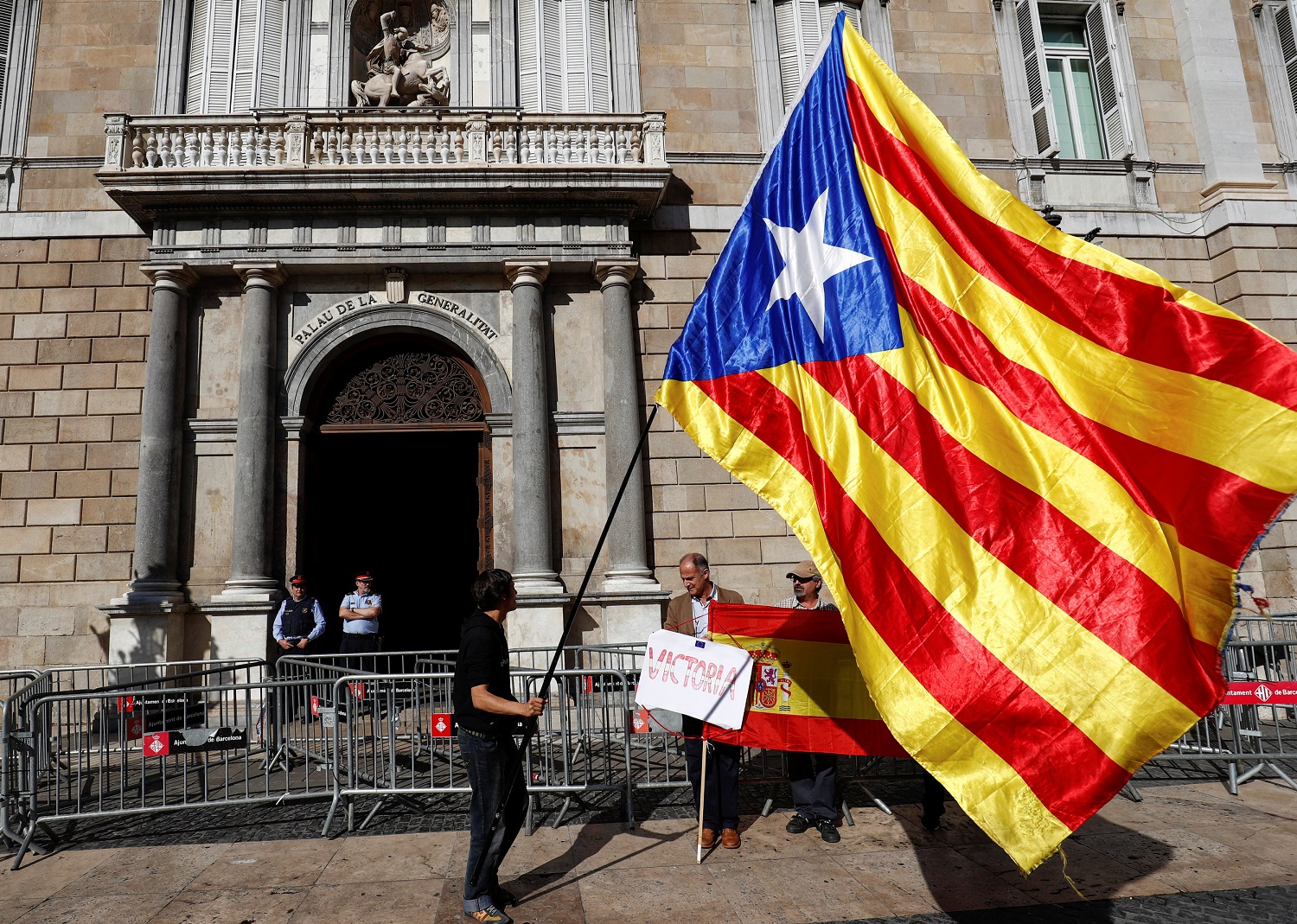 La fiscalía española presenta querella por rebelión contra gobierno catalán cesado