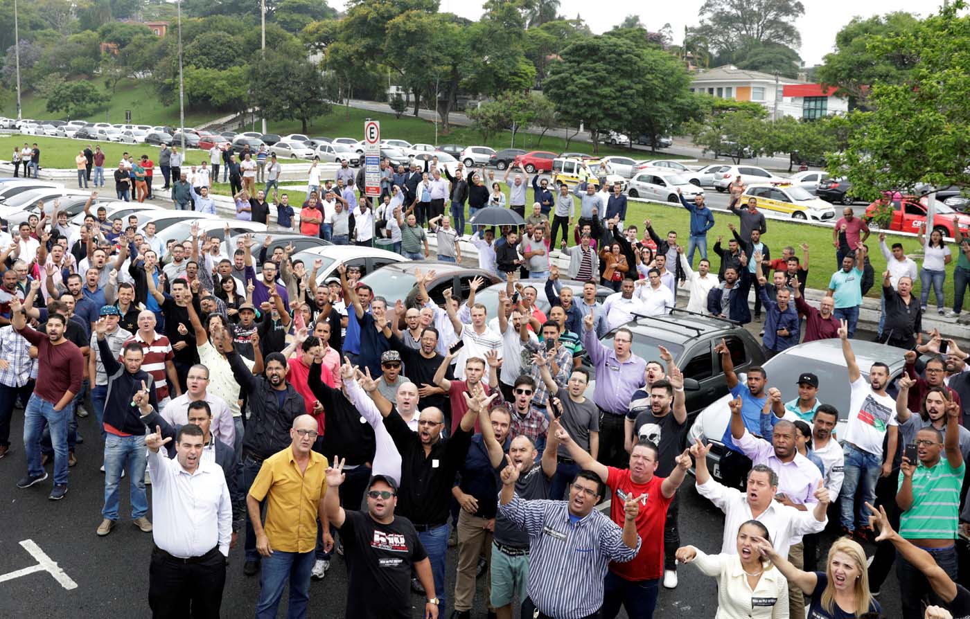 Protestas de Uber y taxistas en Brasil por ley que regula la aplicación